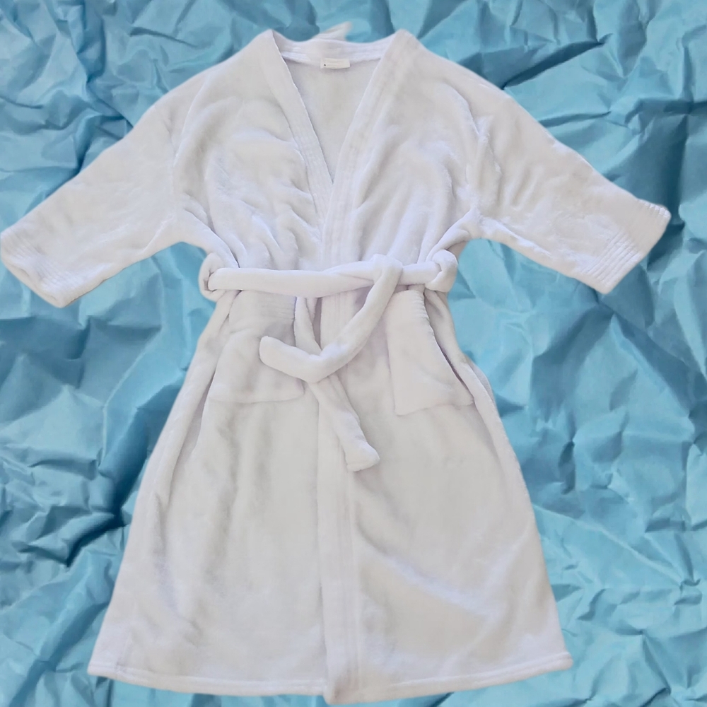 Paris Hilton White Plush Bathrobe One Size Fits Most (READ)